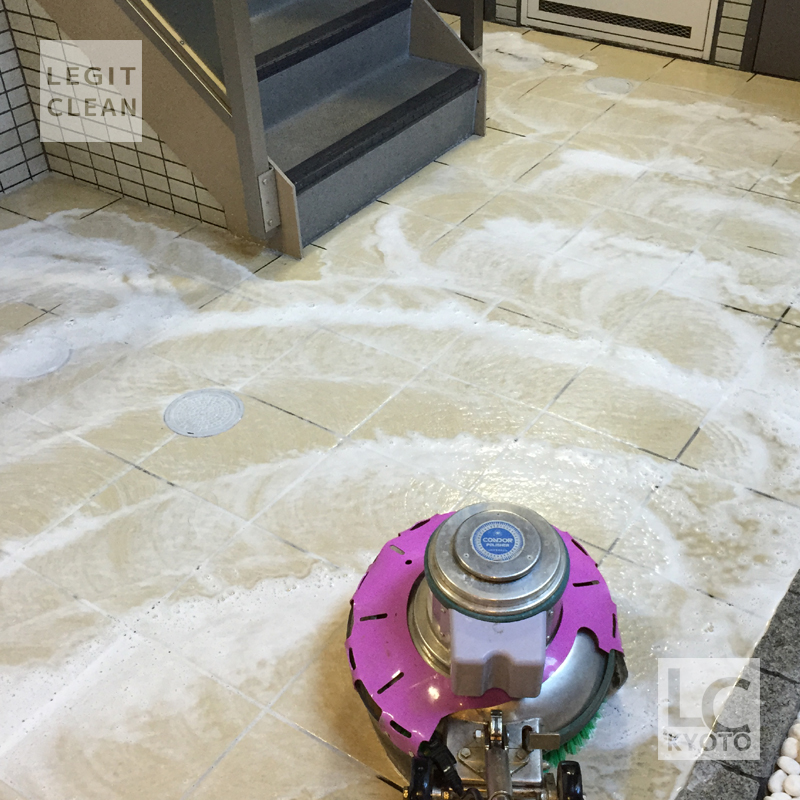 京都市上京区のマンションで床のケミカル洗浄